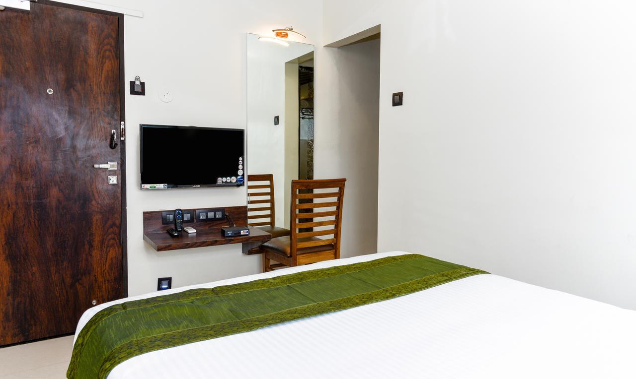 Treebo Malhaar Regency Hotel Chinchvad Eksteriør billede